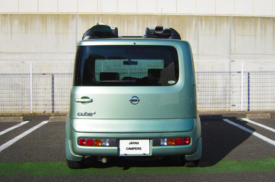 Nissan Cube back side