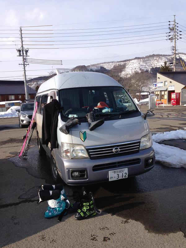 nissan caravan snowboard parking 