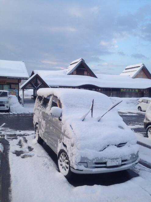 Mazda Bongo Cover under snow