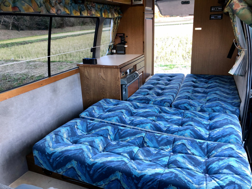 Toyota Country Club Camper bottom bed position