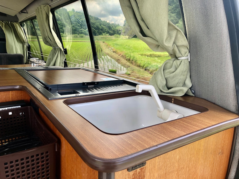Toyota Hiace Campervan - sink